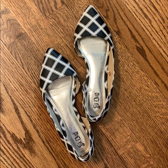 Windowpane black and white flats - Picture 1 of 3